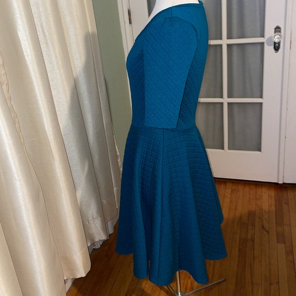 LuLaRoe Nicole Dress. Size M. Beautiful teal color, quilted texture. - Picture 3 of 6